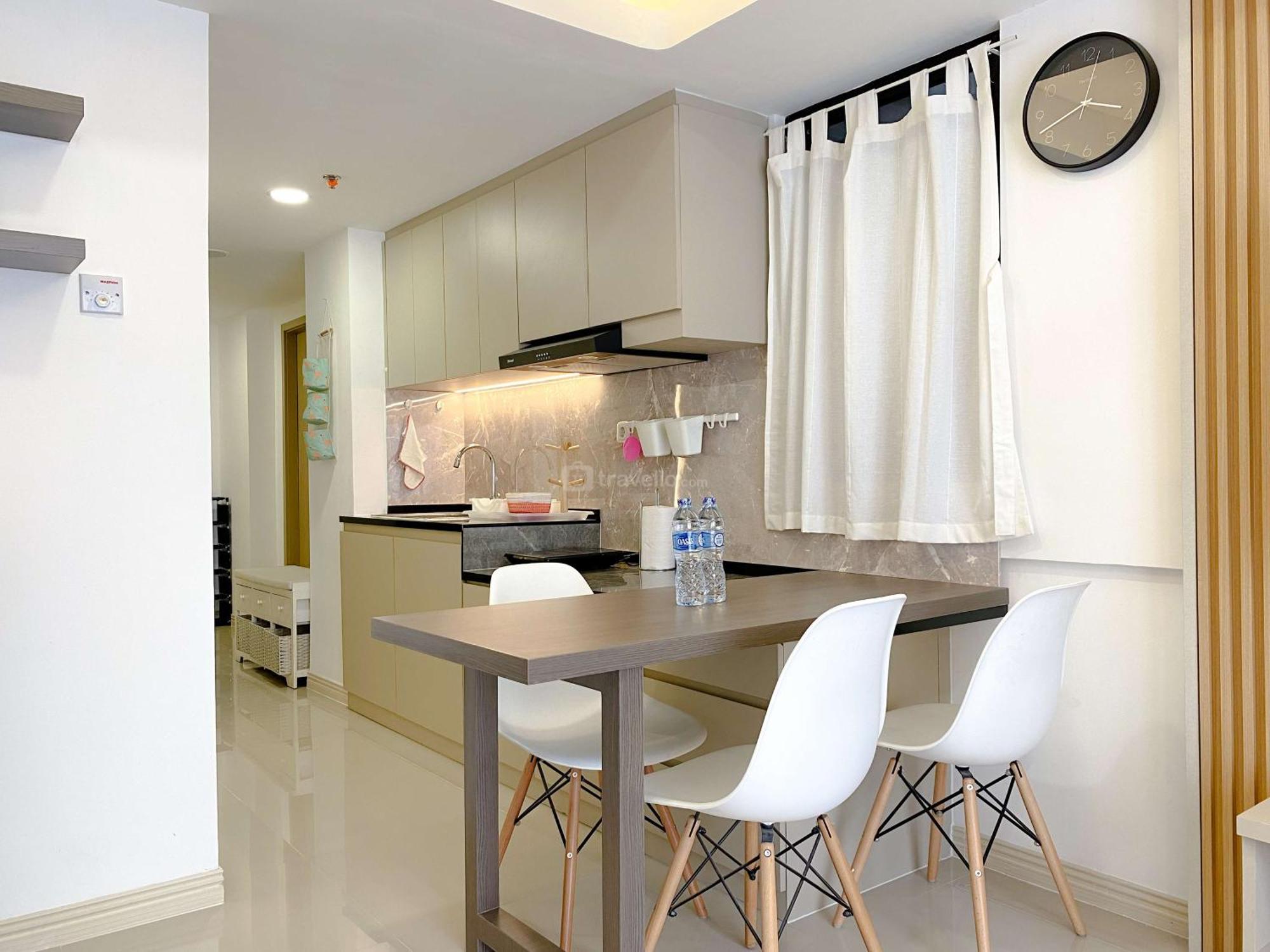 Best Deal And Comfy 2Br At Meikarta Apartment By Travelio Cikarang Esterno foto